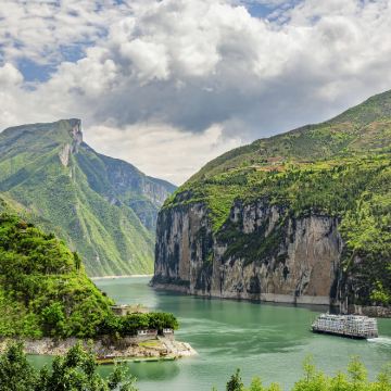 重庆瞿塘峡+巫山巫峡+宜昌西陵峡风景区5日4晚跟团游