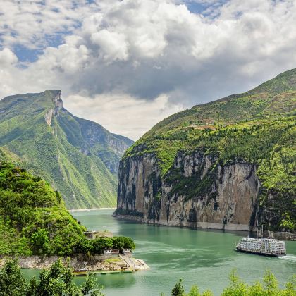 重庆瞿塘峡+巫山巫峡+宜昌西陵峡风景区5日4晚跟团游