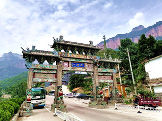 跟着夏宁葆去爬九莲山。