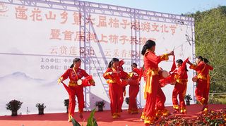 鄱阳县莲花山乡柿子红了，邀你一起来“云赏莲花山 云采香甜柿”