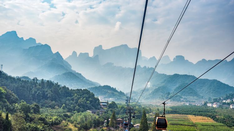 6D5N · Private Tours · Zhangjiajie + Chongqing + Zhangjiajie National Forest Park + Tianmen Mountain Glass Walkway + Hongya Cave