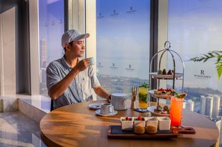 深圳城市轻度假,打卡高空海景酒店,夕阳余晖美不胜收