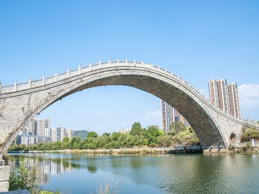 爱莲湖公园