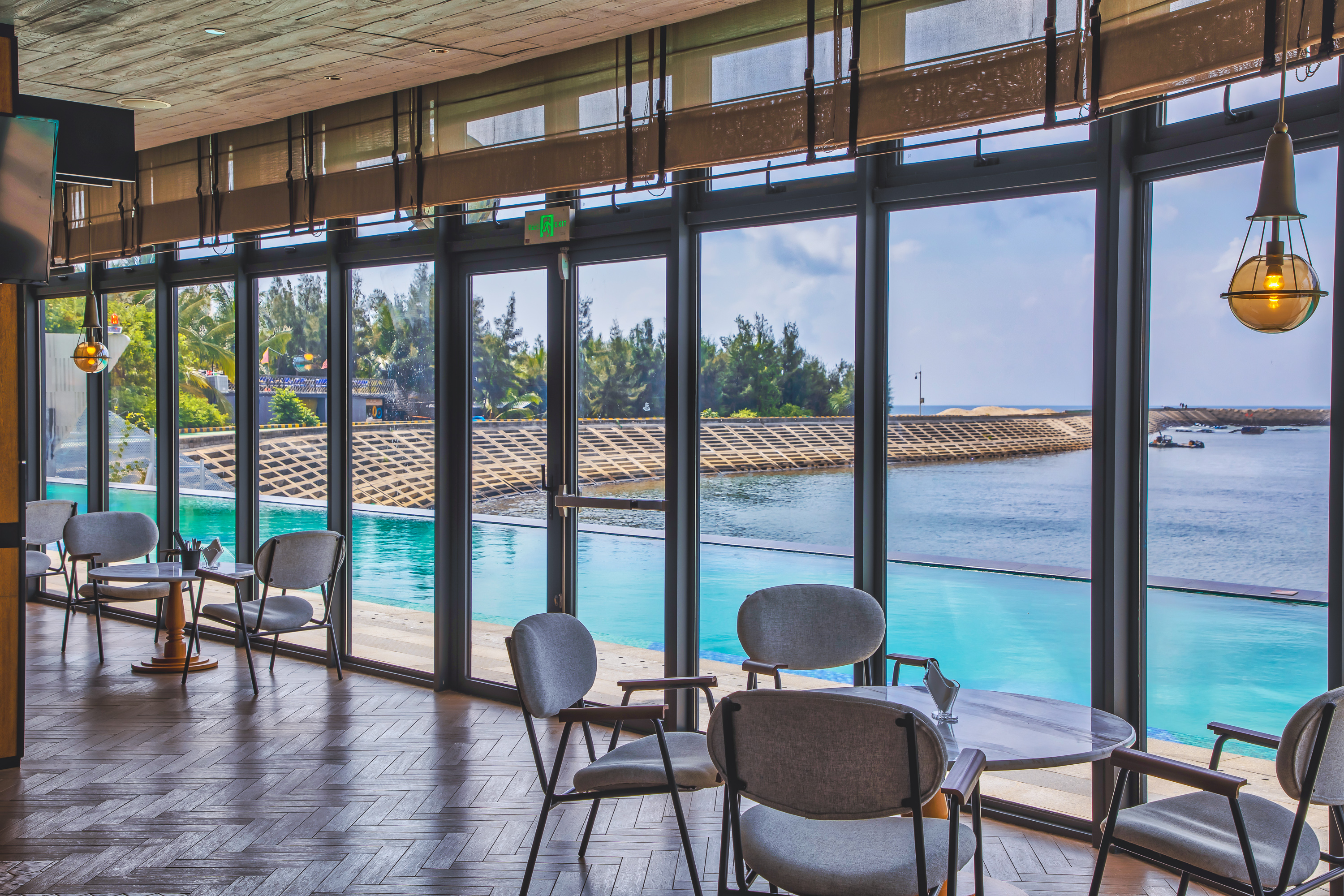 夏日冲浪度假酒店·海湾·船餐厅