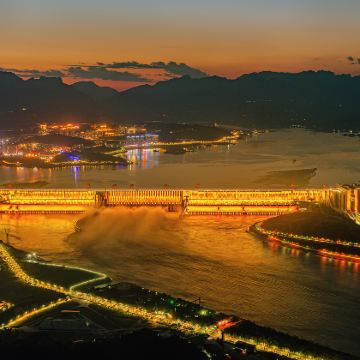 湖北三峡大坝旅游区+奉节瞿塘峡+宜昌西陵峡风景区+恩施土家族苗族自治州恩施土家女儿城5日4晚跟团游