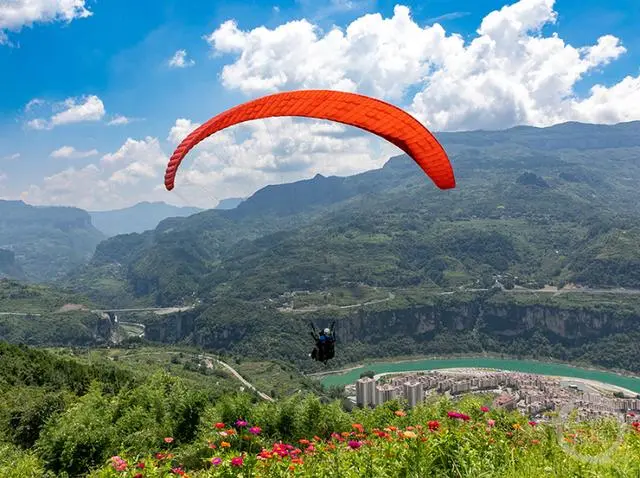 重庆金佛山滑翔伞飞行营地