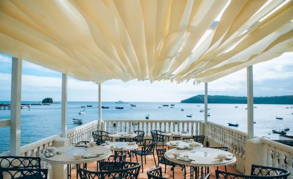 鸡姨·椰子鸡·海鲜海景餐厅(南湾店)