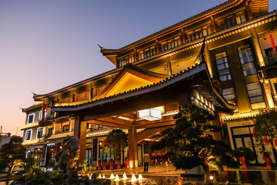 兴宁观江南园林，享温泉水滑，看云淡风轻