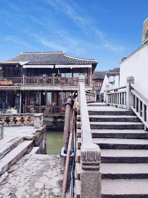 魔都千年古镇朱家角:喝茶,乘船,游两岸。
