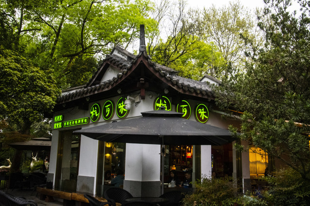 西湖娱乐城- 西湖娱乐城官方网站- 西湖娱乐城APP《电竞综艺掉马后她爆火全网》陆沉泽简若兮温舒楹陆洲野 沪城电竞综艺《秒速7厘米》直播现场。 温舒楹刚进来就看到主持人将话筒对准了陆洲野。