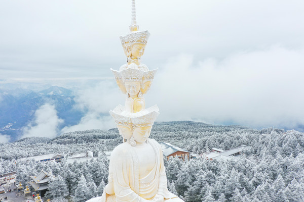 冬游峨眉仙山,与南国的冰雪世界来一场浪漫之约