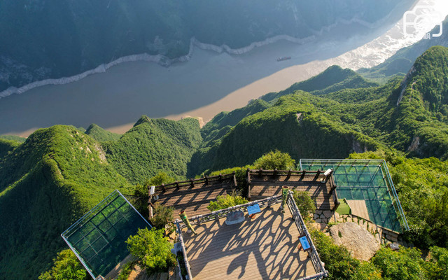 三峡最高的景区,因杜甫名诗得名,白帝城、夔门、瞿塘峡尽在眼前