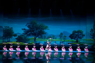 荟萃国际演艺秀,十国艺术家空降上海,足不出沪领略世界风情