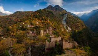 3-Day Mao County Tour: Qiang Village Culture, Diexi Haizi and Heihu Valley Scenery