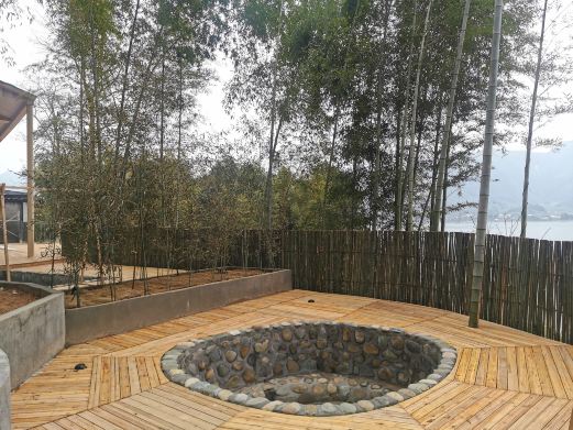 云阔湖景温泉