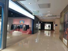 环球购物中心-重庆-向东流的水