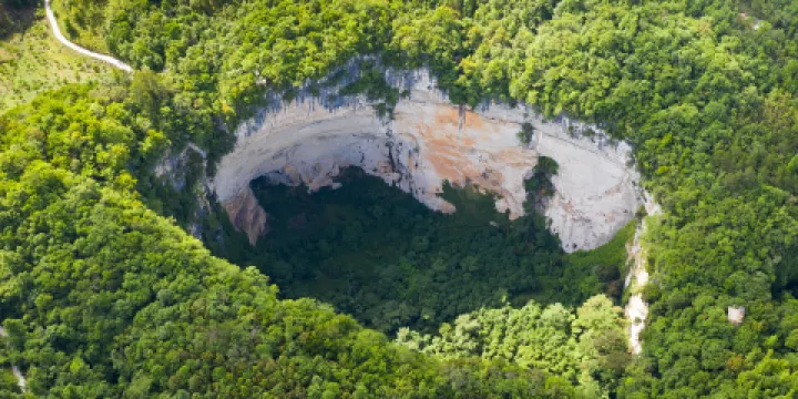 黃猄洞天坑國家森林公園