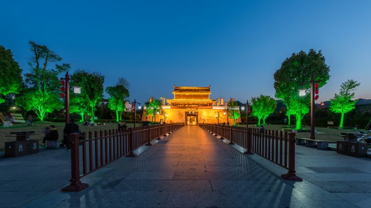 5-Day 5-day 4-night · Private Tour · Huangshan Scenic Area + Hongcun Village + Xidi + Huizhou Ancient Town