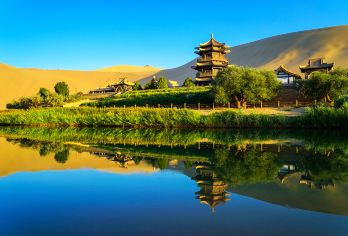 【专享包车/淡季特惠赠住宿】敦煌莫高窟+鸣沙山月牙泉一日游【敦煌市区酒店上门接送，赠免费接机/站+住宿】