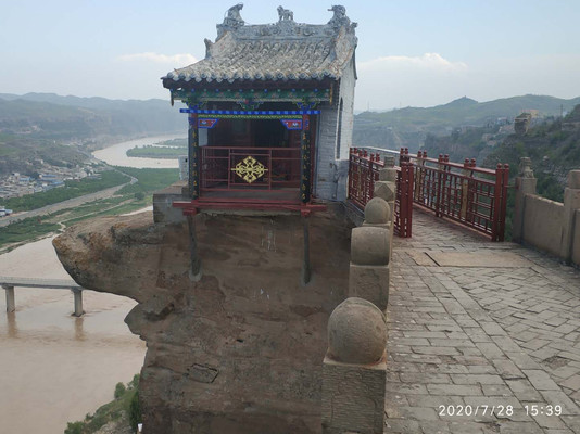 佳县——黄河之滨的小山城