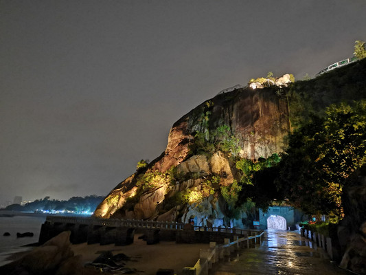 鼓浪屿，因夜而柔，因雨而媚