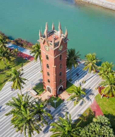 5D4N • Christmas on Tropical Islands, Warmth Awaits Dual-City  Tour  4 Nights Luxury 5-Star Hotels   3-Day Private Car  Optional Attractions: Wuzhizhou Island, Nanshan Guanyin Statue, Tianya Haijiao