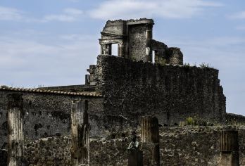 庞贝古城考古遗址+索伦托+波西塔诺港+阿马尔菲海岸线一日游【意大利一日游[中文专车+一单一车+资深司导服务]】