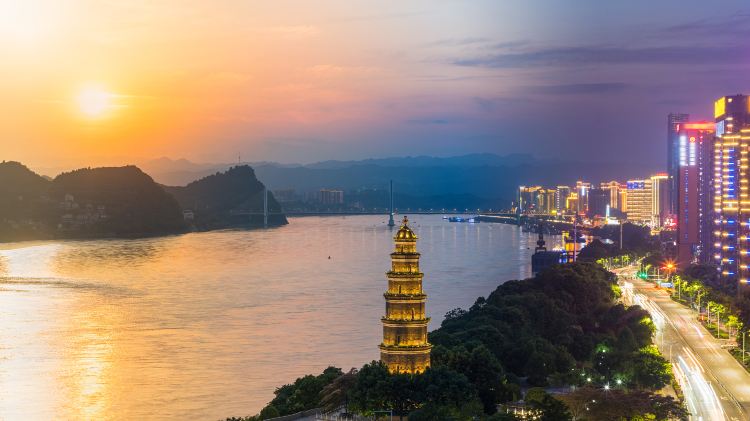 Wanda Plaza/Three Gorges Visitor Center (Busy commercial area, scenic riverside views)