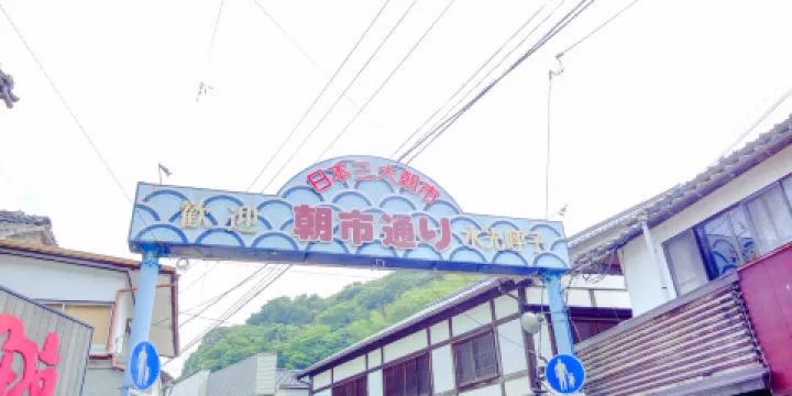 呼子朝市 海膽花枝烤螺