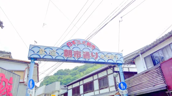 呼子朝市 海膽花枝烤螺