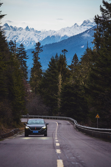 山高水远的西藏，和红旗H5一起探索高原秘境吧！