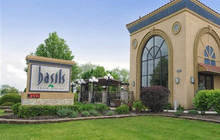 Basil's Greek Dining餐厅图片