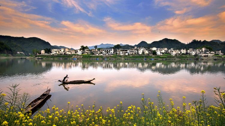 5-Day Huangshan Scenic Area + Chengkan Village+Xin' an River Landscape Gallery + Yangchang Tulou Buildings + Xixinan Scenic Area