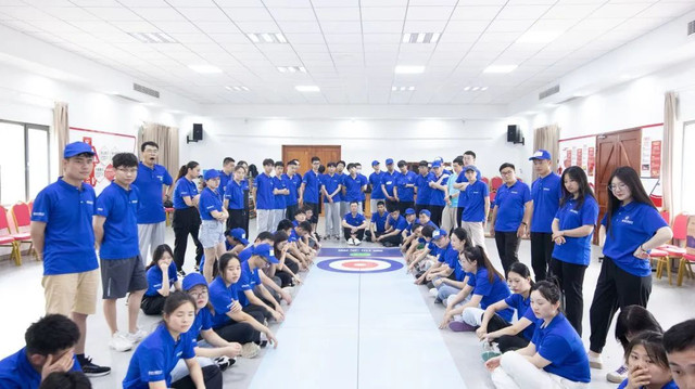 《旱地冰壶球》大型团建活动