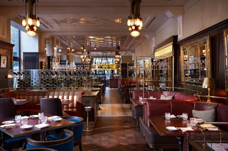 KOLLÁZS – Brasserie & Bar