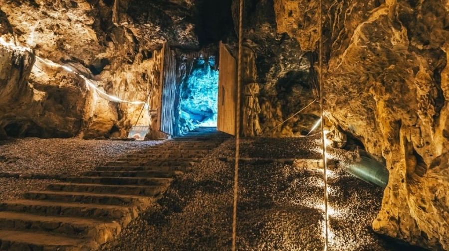 飞龙洞探索基地