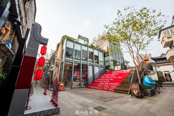 永庆坊位于恩宁路历史街区,几年前毫无名气