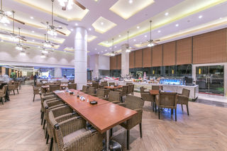 南平悦华咖啡厅：武夷山最大自助餐厅，让舌尖得以享受！