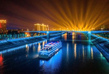 交运长江夜游游船一日游过葛洲坝船闸含返程车夜游长江梦幻灯光秀【夜游长江，过葛洲坝船闸，碧波荡漾、星空璀璨，景色宜人、悠然自得。】