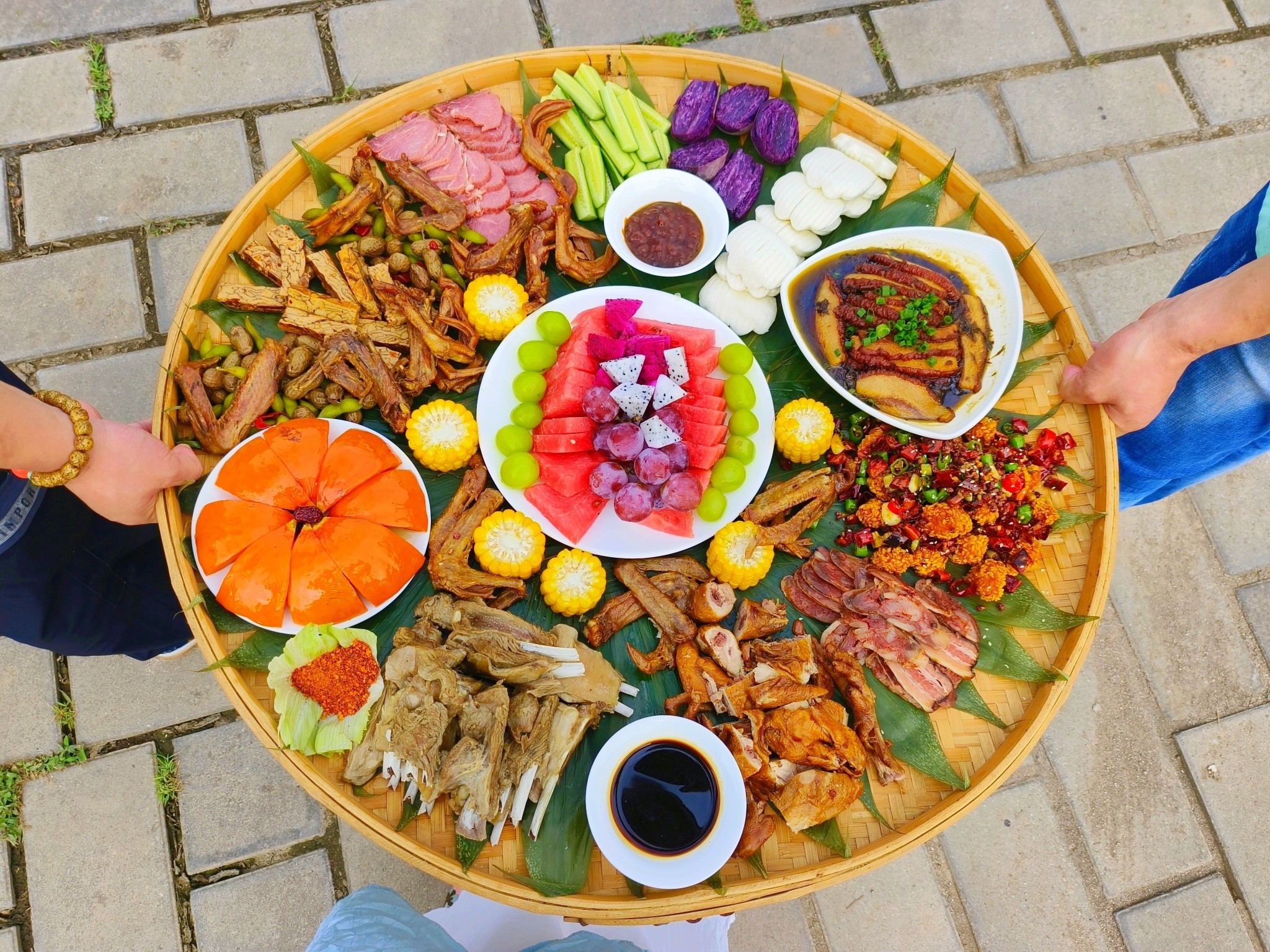 太白山逸景营地烧烤庭院餐厅