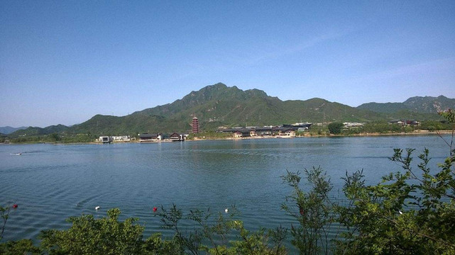 自駕懷柔雁栖湖路過娛樂設施齊全的富華山莊，真人CS超刺激玩到嗨。