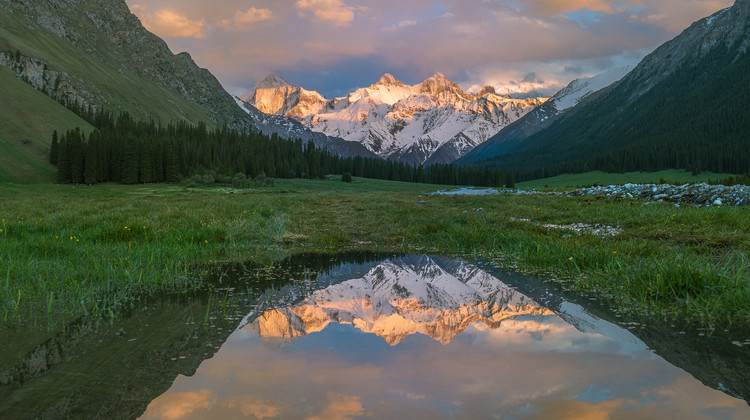 新疆北疆+伊犁+那拉提+赛里木湖8日7晚私家团·【巅峯伊犁8日 草原天花板】咨询客服优惠500起；喀拉峻+那拉提+夏塔古道+昭苏草原+巴音布鲁克；网红昭苏草原观百马奔腾；探秘夏塔古道轻徒步