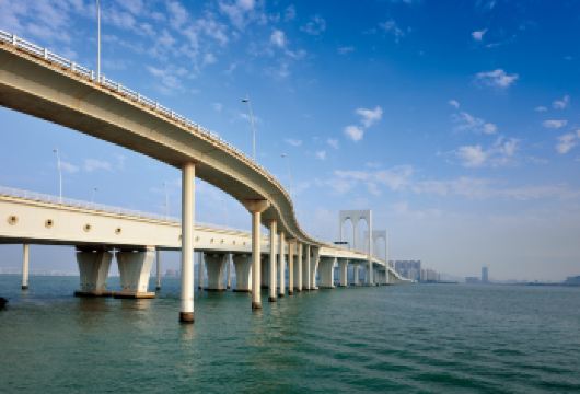 珠海渔女+情侣路+珠海大剧院+圆明新园+景山公园一日游【[珠澳海湾游]吹着伶仃洋的海风也能欣赏到纸醉金迷的澳门和浪漫的珠海，还可以欣赏世纪工程—港珠澳大桥。】