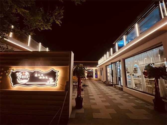 天津薊縣船倉峪如初見民宿，親子主題的民宿，彷彿置身於城堡般的夢幻世界。