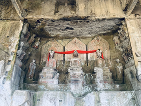 龙都拖不动的石窟，就在龙拖湾庵子岩