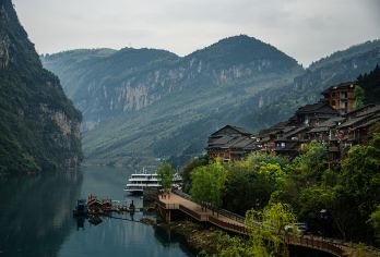龚滩乌江画廊+蚩尤九黎城【2-8人专车独立出行含船票】【[贴心服务]正规车辆，舒适干净，老司机保驾护航，推荐当地美食美景，旅行路上不踩坑。】