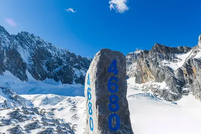 玉龙雪山4680米石碑