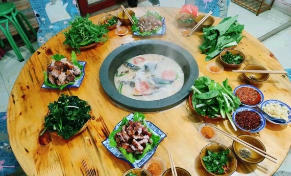 饱食捷生态石锅鱼餐厅图片