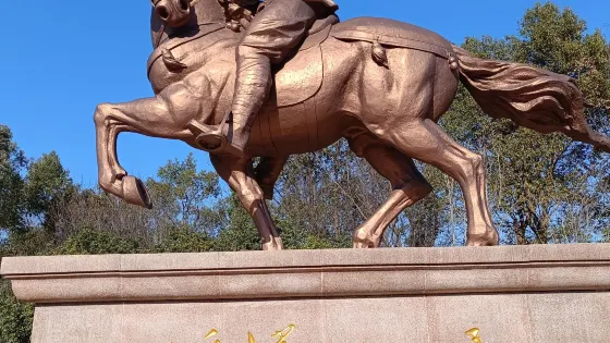 將軍不下馬雕塑