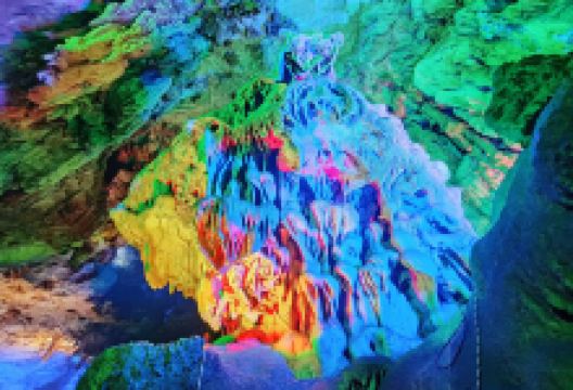 伊岭岩景点图片